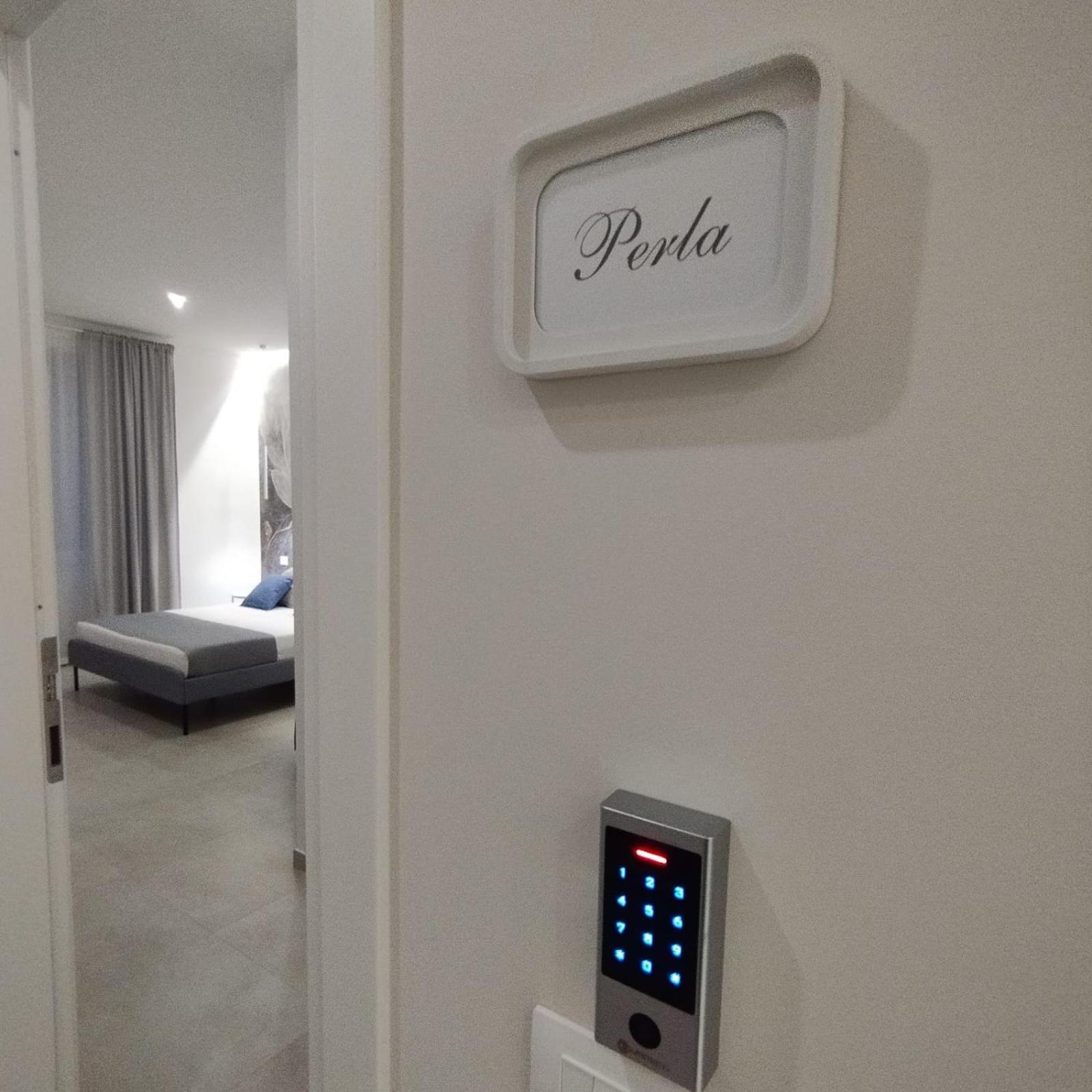 Agatha Modern Elegant Rooms Сант'Агата-ді-Мілітелло Екстер'єр фото